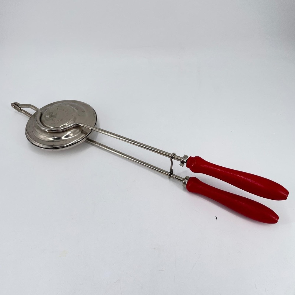 Vintage Nevco Campfire Hobo Pie Iron Round Sandwich Toaster Red Wood Handle